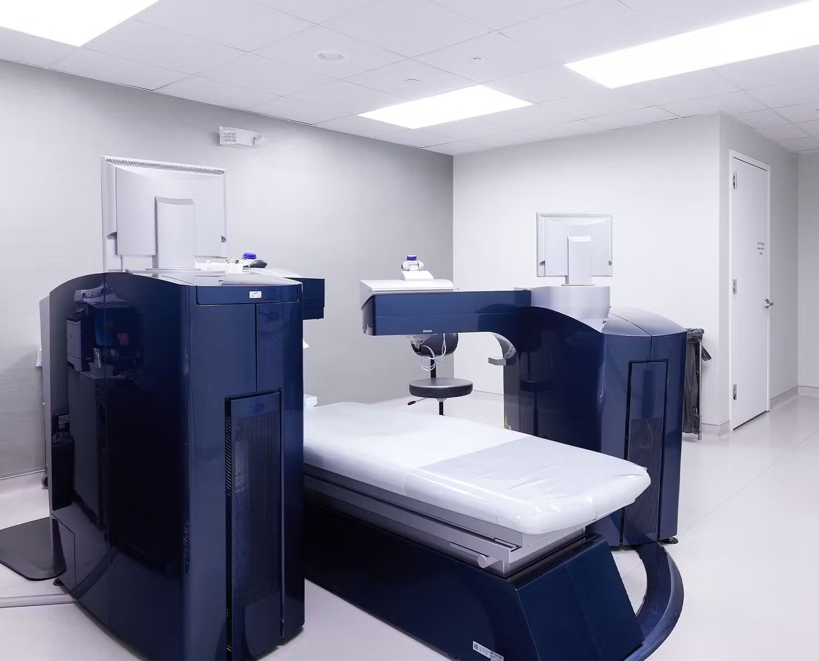 Femtosecond + Excimer laser system — technology